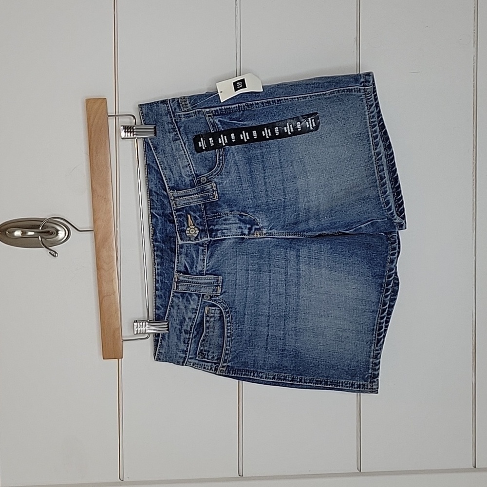 NWT GAP size 1/25 medium/light blue wash denim jean shorts